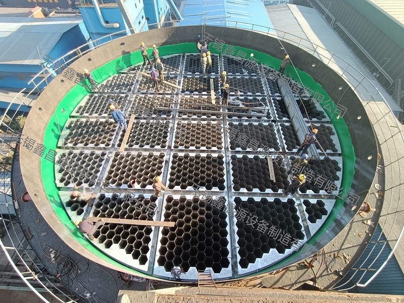 湖北濕電除塵器安裝現(xiàn)場.jpg